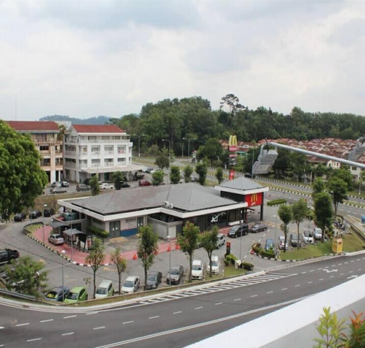 Myhome 2B At Seri Kembangan With A View Luaran gambar